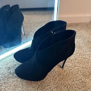 Jessica Simpson black heels